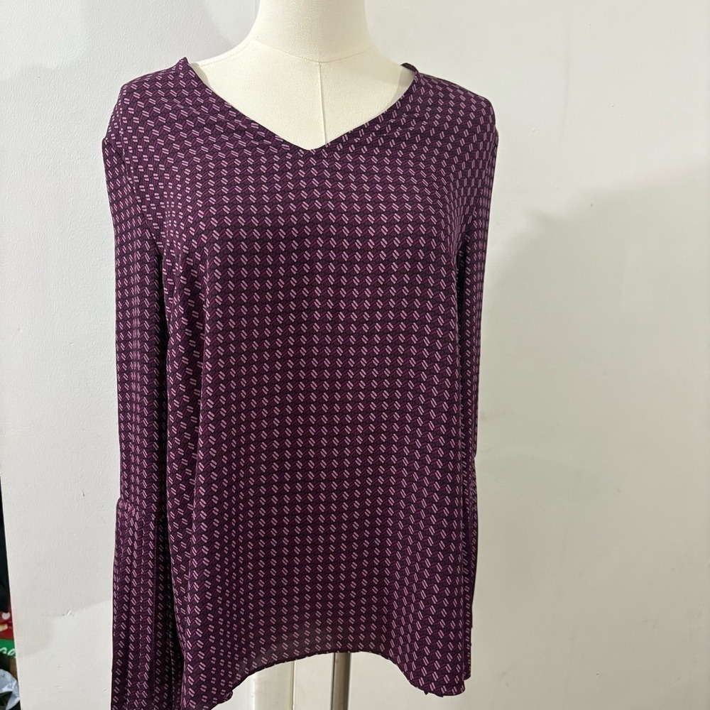 Banana Republic Purple Geometric Blouse Accordion Bell Sleeve V-Neck Womens Sz M